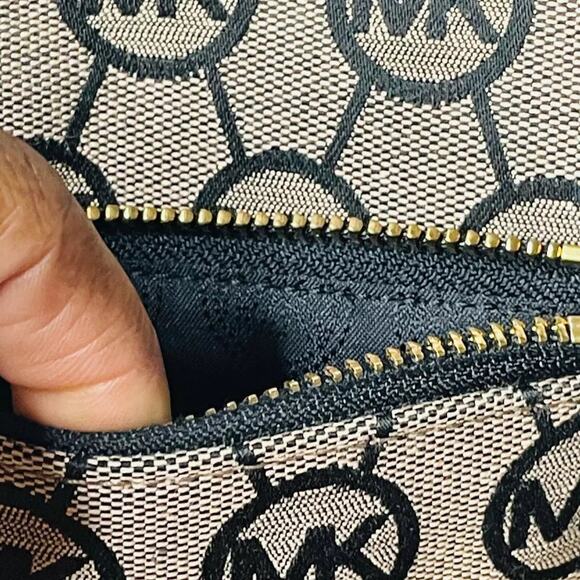 MK Michael Kors Kempton Black Medium Pocket Tote Bag - Picture 6 of 12